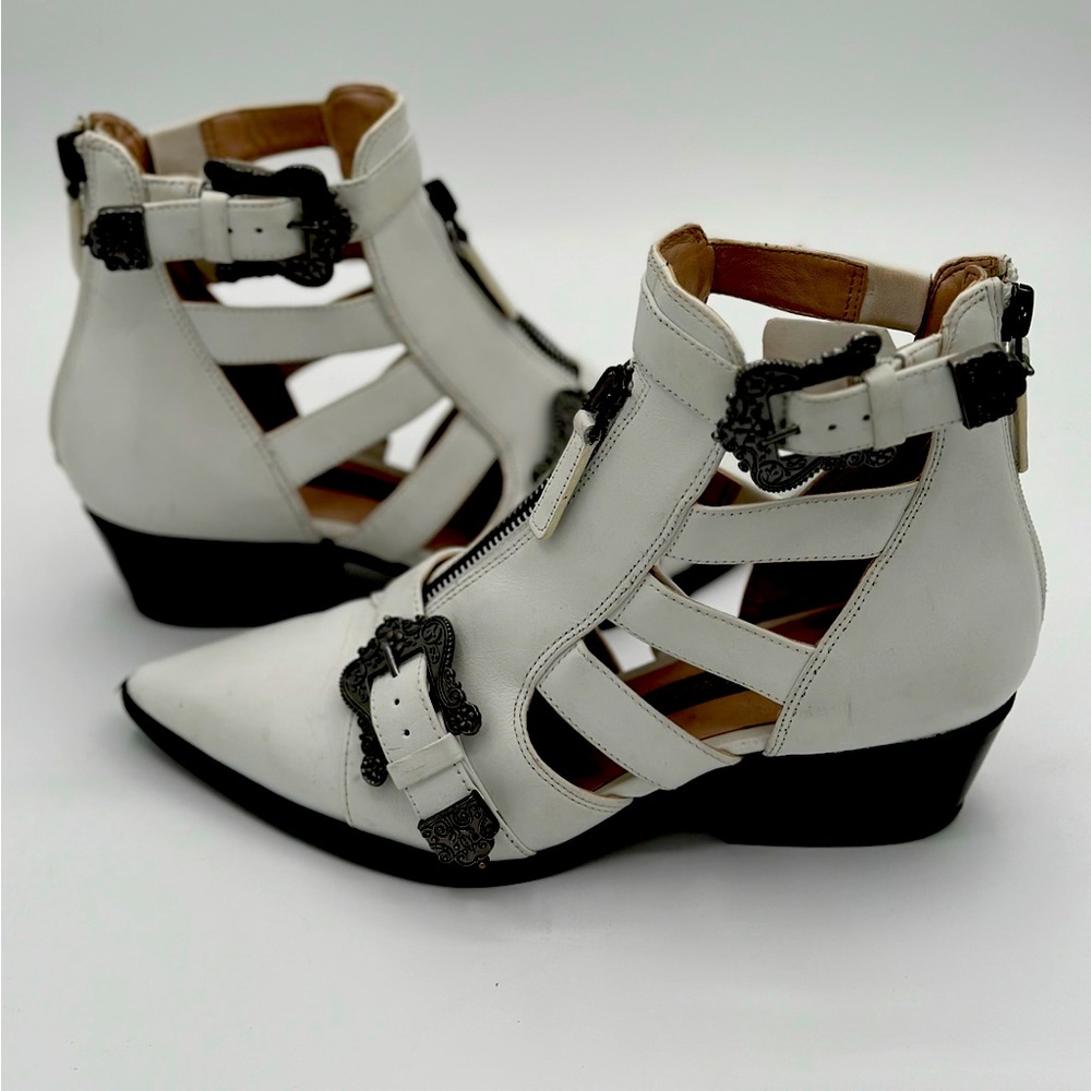 White Nine West Women's Carrillo Cutout Booties; Size 5